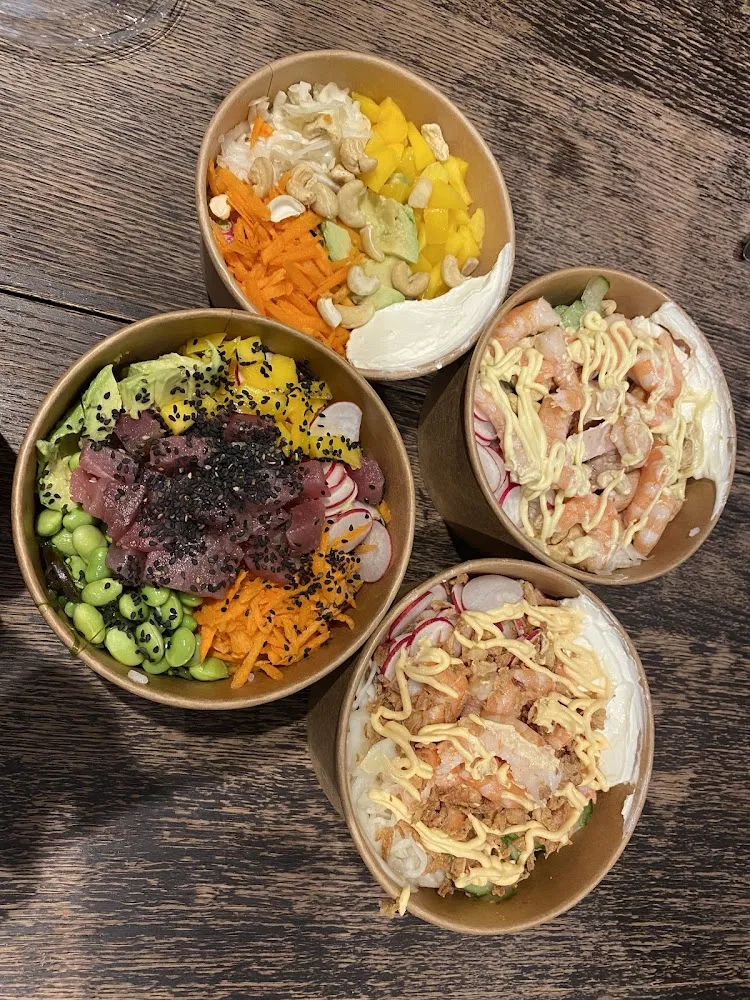 Un Poke Et Une Boisson